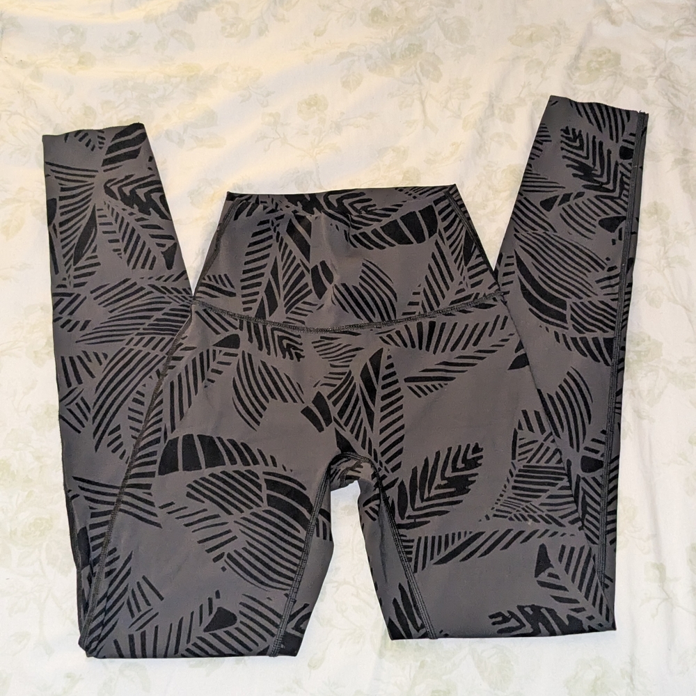aerie Gray & Charcoal Tropical Leaf Print Leggings